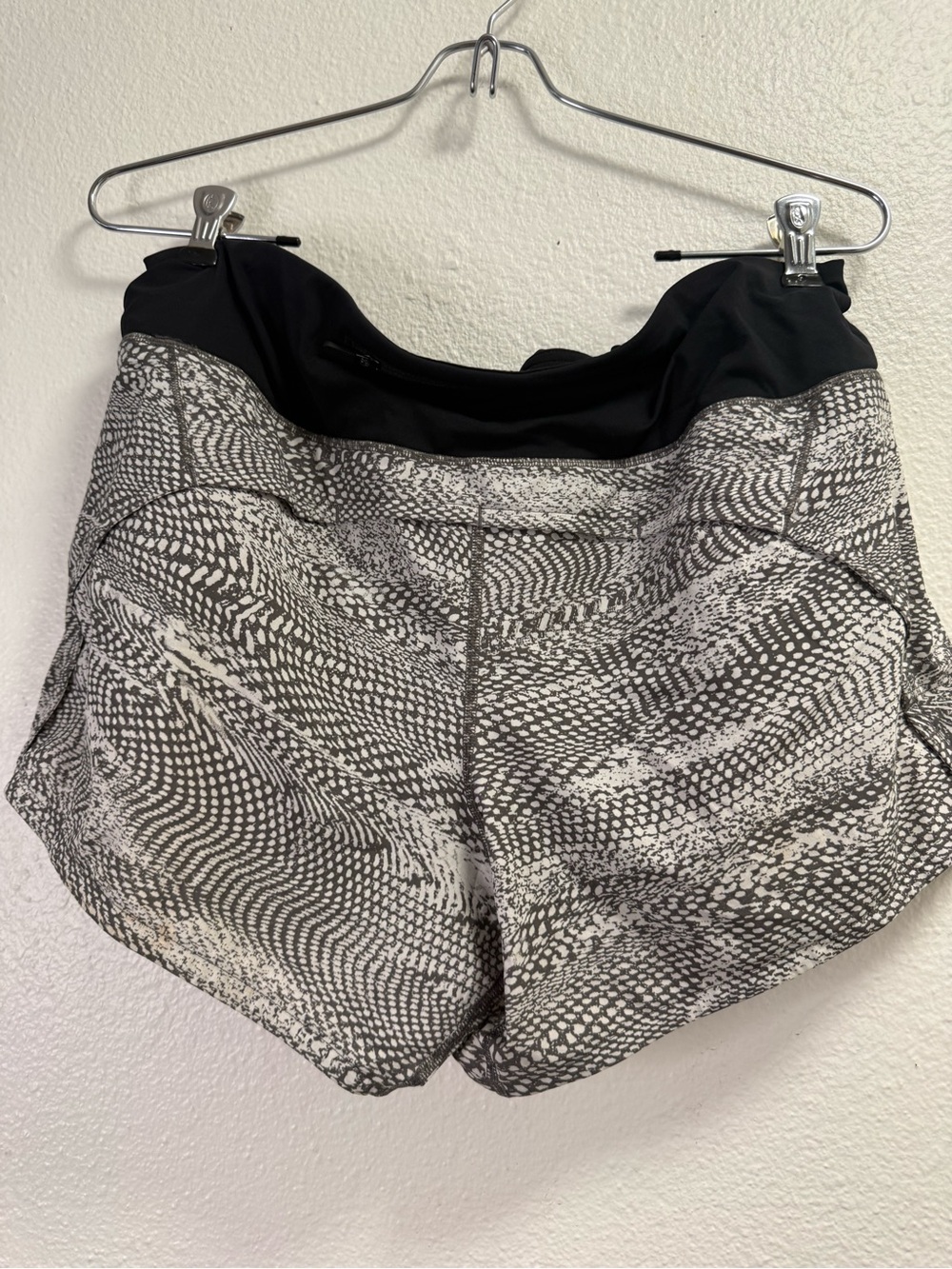 lululemon athletica short II 4” women size 12 Black and Gray Patterned Running - Picture 3 of 11